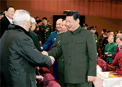 習(xí)近平出席，向在座的軍隊(duì)老同志，向全軍離退休老干部，致以新春問候和祝福。