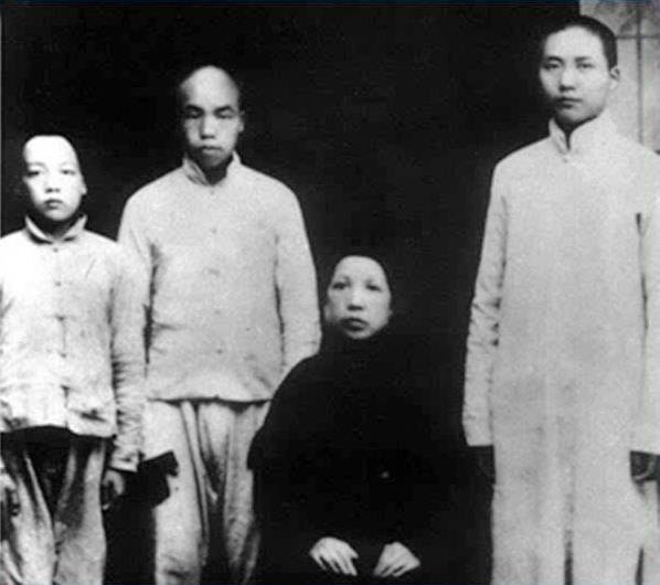 1919年毛澤東、毛澤民、毛澤覃和母親生前照